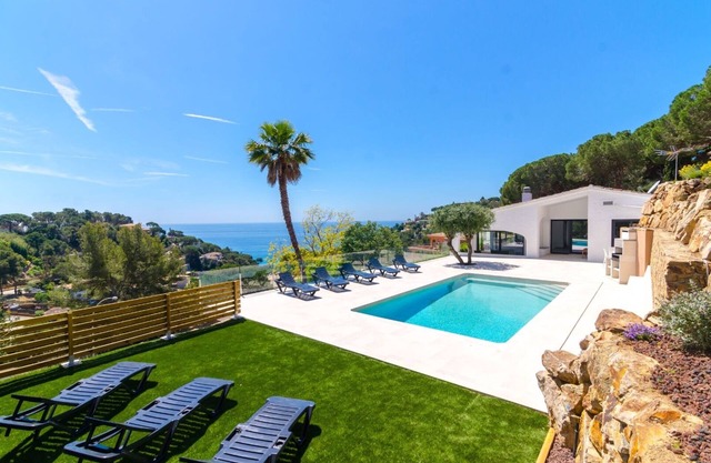 Club Villamar - Experience a serene retreat with stunning Mediterranean views at a private villa .