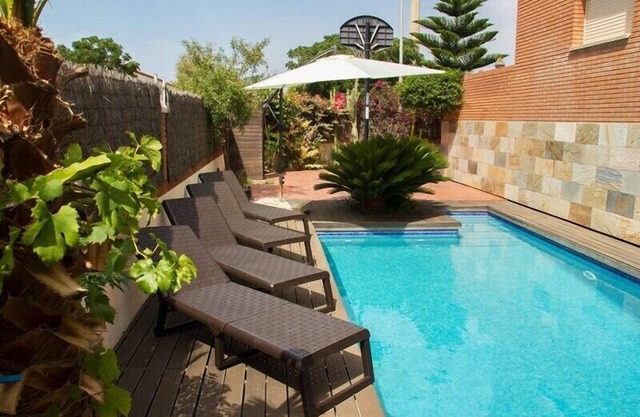 Club Villamar - Nice and cozy villa located at walking distance from the beach and all amenities,...