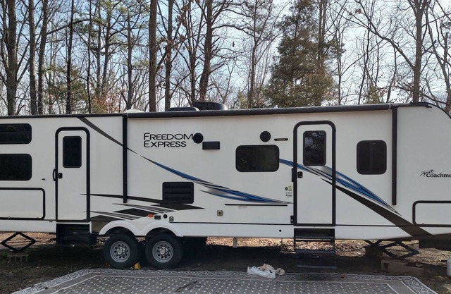 Coachman Freedom Express at the Cabin in the woods