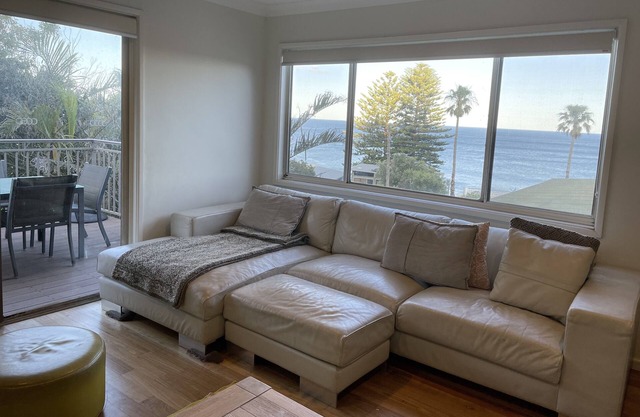 Coalcliff escape...no car required...your beautiful beachside break