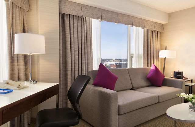 Coast Edmonton Plaza Hotel by APA