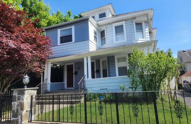 Coast Work and Rest Retreat Spacious 3-bedroom apartment, in fabulous Bridgeport