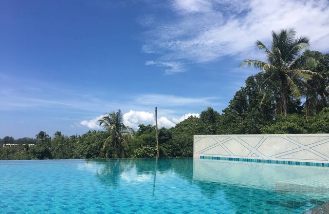 Coastal 1bed infinity pool walk to Great Beach