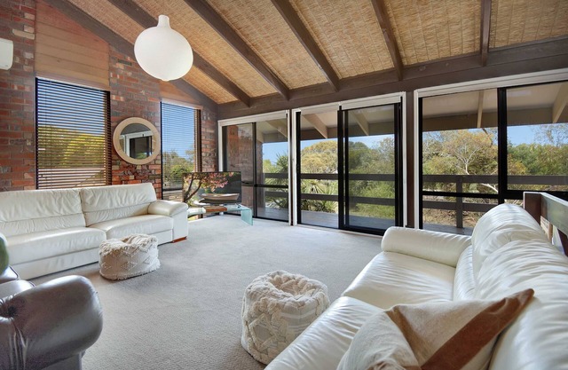 Coastal Dream | Bush Walks & Beach in Ocean Grove