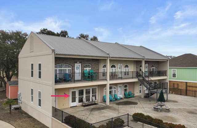 Coastal Escape - 2BR First-Floor Condo Steps from the Beach and Events