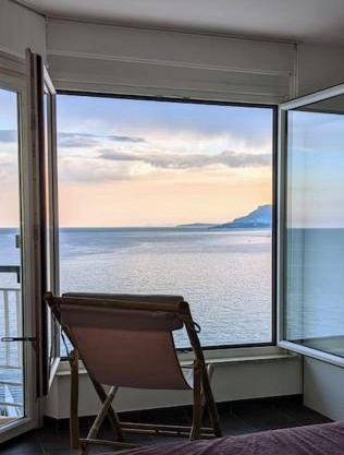 Coastal Paradise - Unrivalled Views of Côte D’Azur