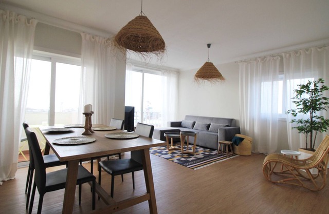 Coastal View Flat - amazing river and ocean view