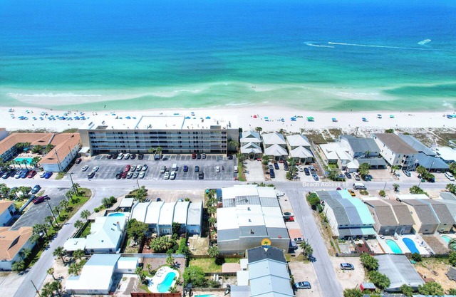 Cobia St Townhome w/Fenced Yard! Steps to the Beach! FREE Daily Golf & Tix!