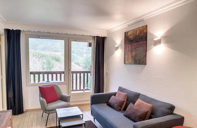 Cocon de 40m² pour 5 personnes avec 2 chambres à Les Menuires, accès direct aux pistes et balcon sud - FR-1-178-379