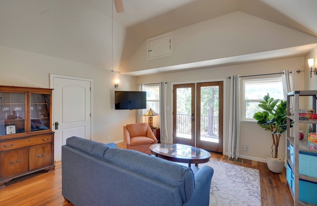 Colfax Getaway w/Hot Tub, Mountain Views!
