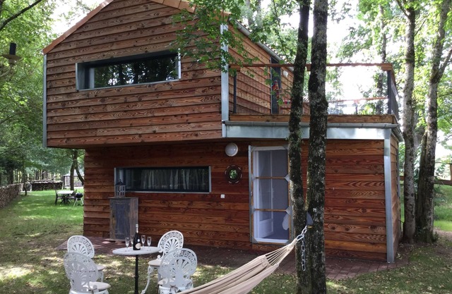 Colibriloc Unusual lodging Nature Pond Aviary