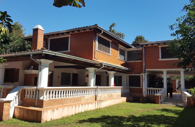 Colonial house in a rural area, on the edge of the capital, ranch vacation, ...