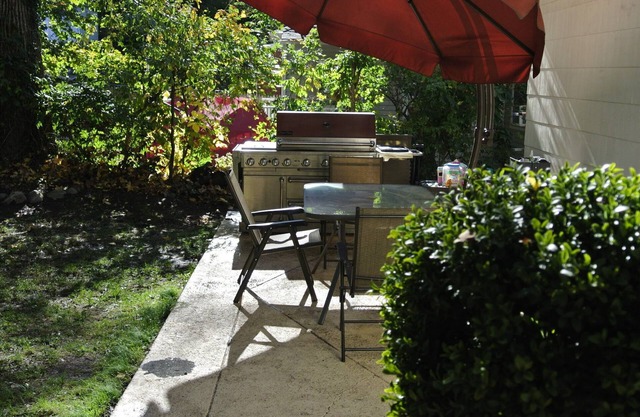 Colonial style house with 3 bedrooms , family room , backyard .