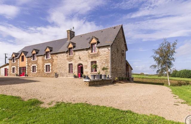 Comfortable cottage with parking and pets allowed