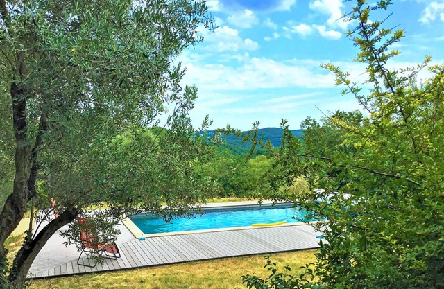 Come to this beautiful vacation home with private pool, located near the Ardèche Gorge and Barjac.
