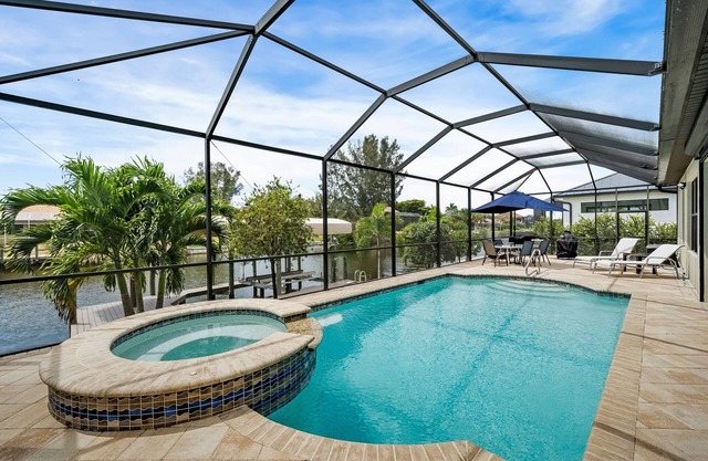 Come visit Boaters Delight in SW Cape-Large Pool/Spa home on canal w/boatlift!