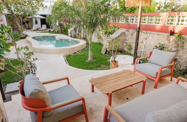 Comfortable 3-bedroom house with AC, WiFi and pool in Campeche's historic center