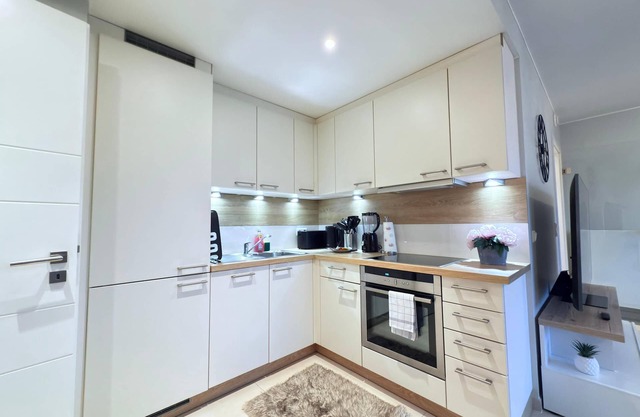 Comfort 2 bedrooms Apt w balcony&parking