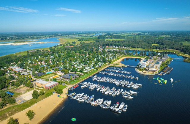 Comfort 6-person water villa in the holiday park Landal Marina Resort Well