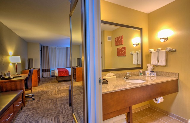 Comfort Suites Urbana Champaign, University Area