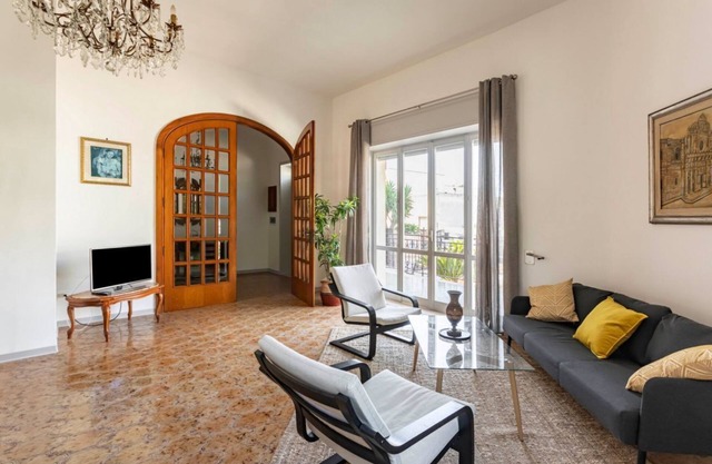 Comfortable 100 sqm apartment, perfect for a stay of four people, located on the mezzanine floor of a building (accessible by steps).The property is located in Surbo, in the province of Lecce, in an area equipped with every comfort and service. Lecce cit