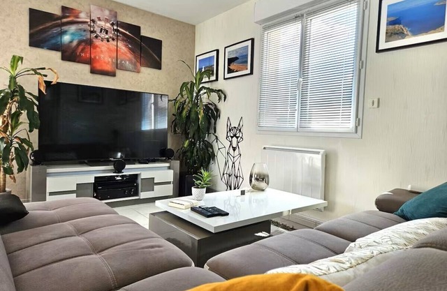 Comfortable 5* villa in Bourg en Bresse, quiet location with private pool.