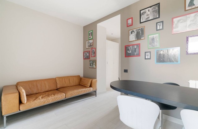 Comfortable 70 sqm apartment located on the first floor of a building without a lift. The accommodation can accommodate up to 4 people and is equipped with all comforts.The property is located a few steps from Parco Trotter, a large public park ideal for