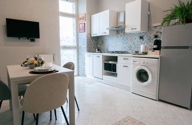 COMFORTABLE APARTMENT, 300 M FROM THE PORT OF CIVITAVECCHIA, 2 KM THE BEACH