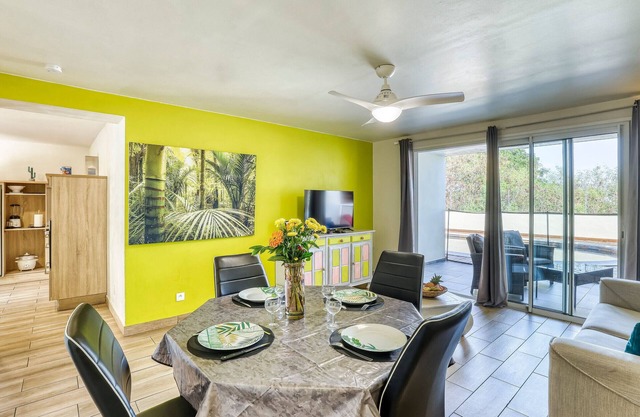 Comfortable apartment with terrace and direct pool access