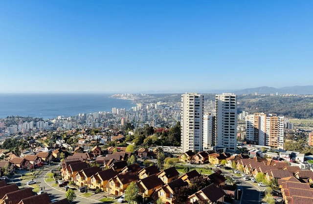 Comfortable apartment with incredible ocean views.