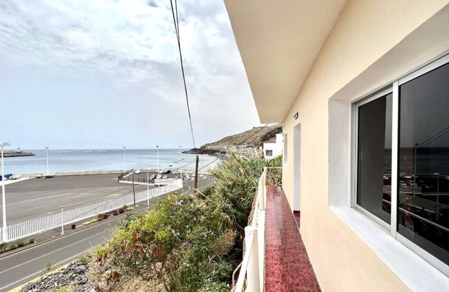 Comfortable Apartment with spectacular sea views