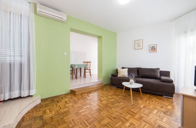 Comfortable apartment near the beach- Sjeverni