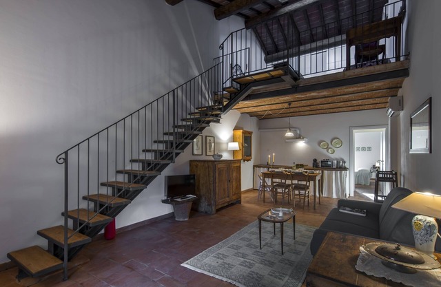 Comfortable apartment renovated from an old brick kiln, with pool and restaurant on site!