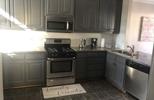 Comfortable Buckhead Townhome