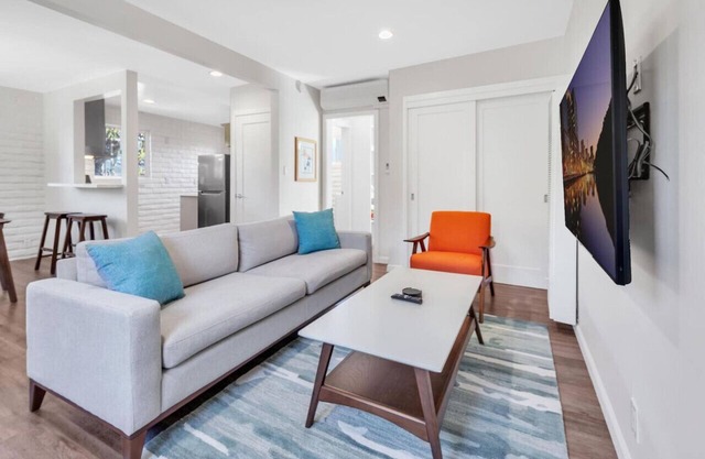 Comfortable Carlsbad 2BR Beach Home Walk to Beach