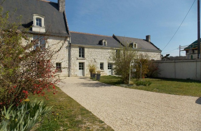 Comfortable cottage near Chinon with wifi and parking