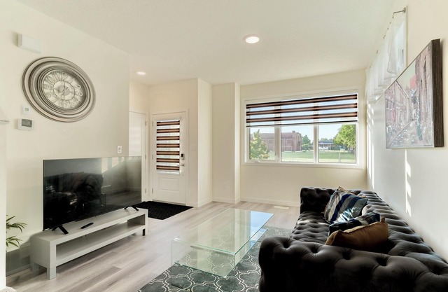 Comfortable entire townhouse in downtown Edmonton.