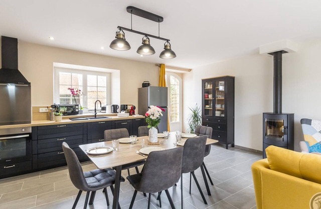 Comfortable holiday house with terrace and enclosed garden, pets allowed