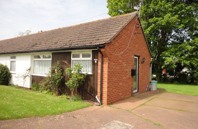 Comfortable Semi-detached Bungalow In Peaceful Location. Pets Welcome