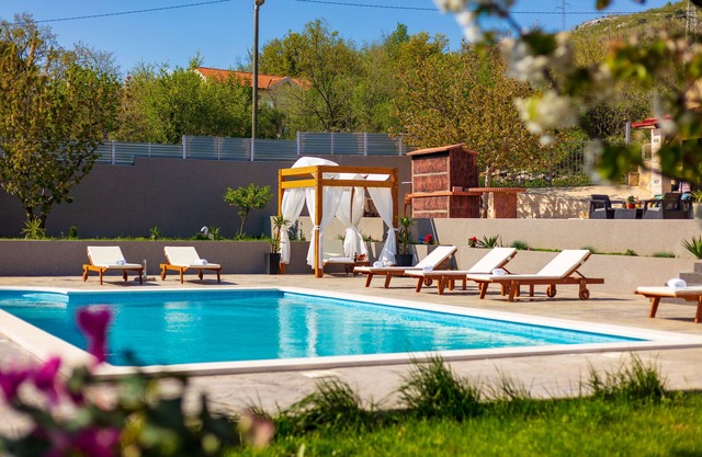 Comfortable, spacious, private accommodation for all groups.