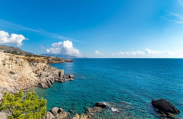 comfortable villa beach walk on direct sea views, quiet, 4 + 1people