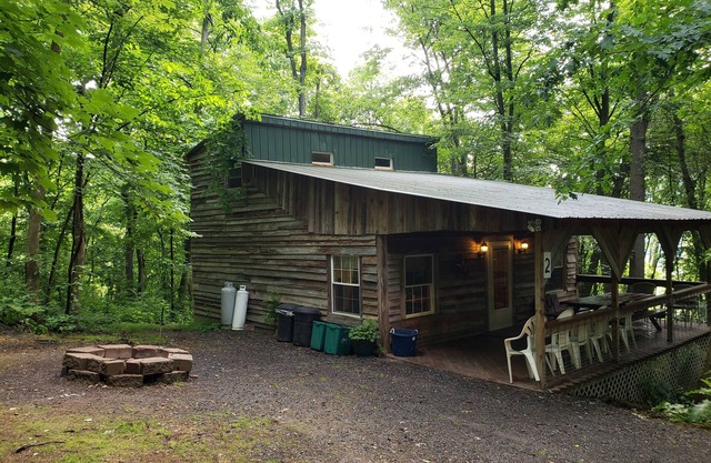 Comfy cabin in the woods with huge party deck