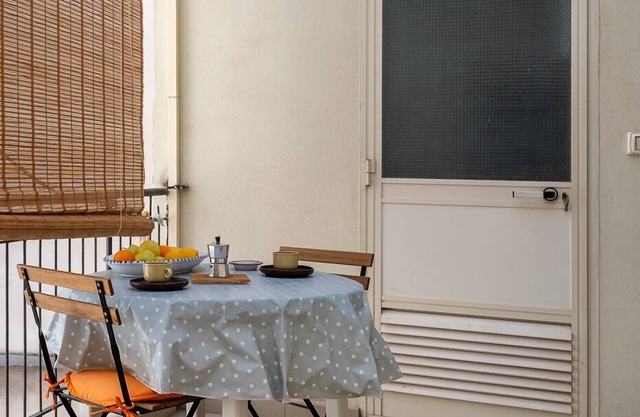 Comfy Central Apartment by Wonderful Italy