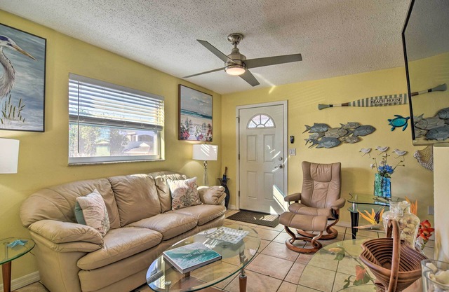 Comfy Dunedin Escape: 1 Block to Main Street!