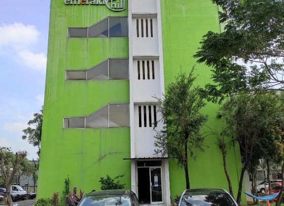 Comfy Studio Emerald Hills