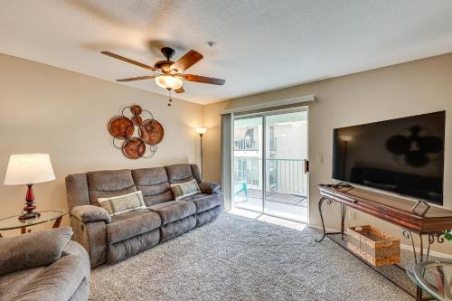 Community Pool and Gym Apt 5 Mi to Laughlin Casinos