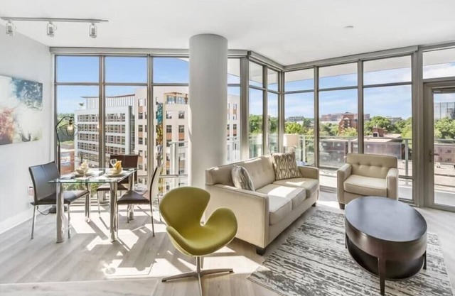 Commuter-friendly | Gym+ Free Wifi | near Bethesda Chevy Chase | by GLS