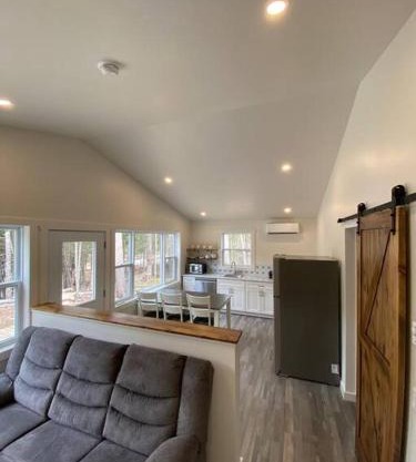 Compass Cove Cottage Oceanfront and Private trails