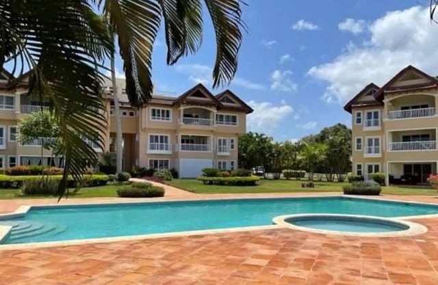 Condo in beachfront resort, 2bd 2bth, beach, sport courts, gym, guest-friendly