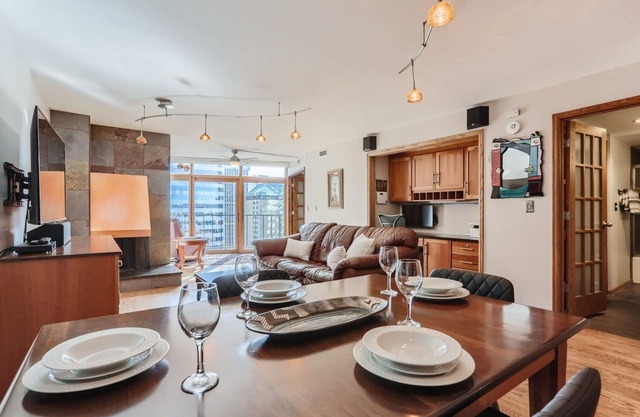 Condo in the Sky - Amazing Views - Gym